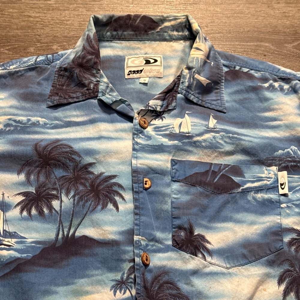 VINTAGE Good Vibes Shirt Mens Small Hawaiian Surf Palm‎ Island All Over Print